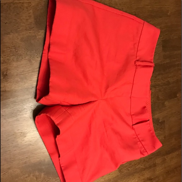 The Limited orange shorts with a cuff in size 8. - Picture 2 of 4